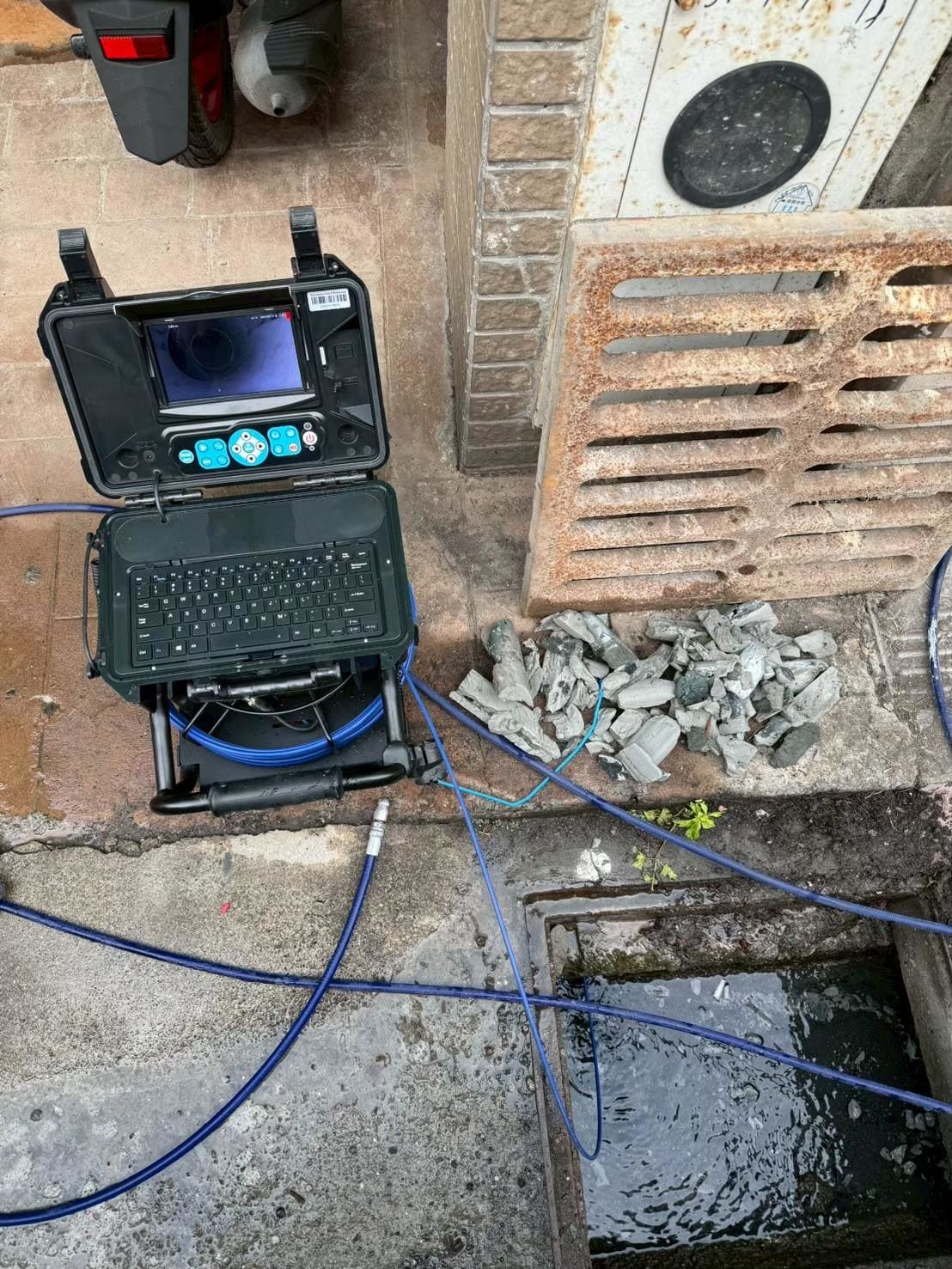 台中太平區廚房排水管油垢影像檢查